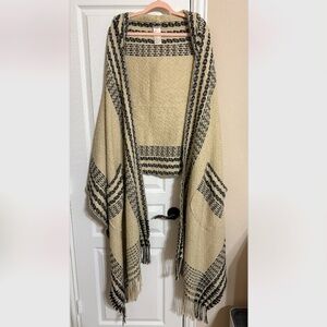 Ecote Poncho / Shrug